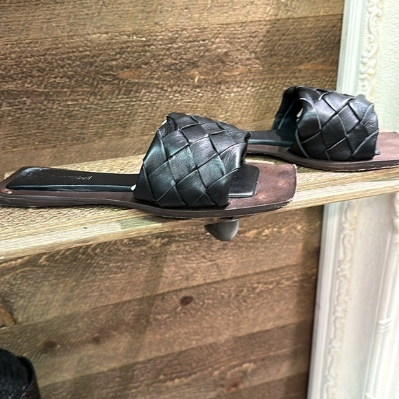 JEFFREY CAMPBELL Costello BLACK LEATHER SLIDES SIZE 8/39 - Picture 3 of 9